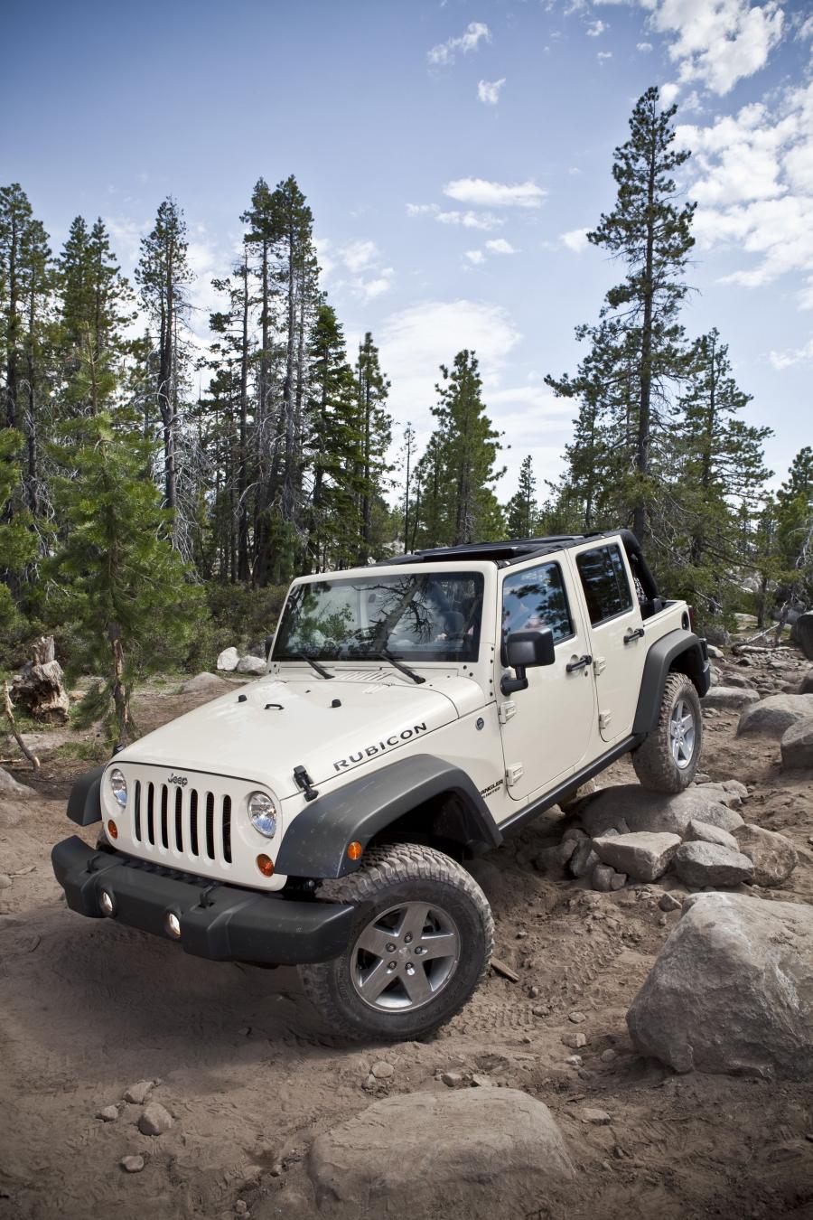  Jeep Wrangler Unlimited Rubicon 2012 года  (фото 9 из 18)